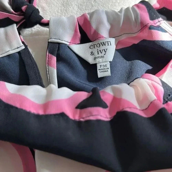 Crown & Ivy Pink Geometric Shift Dress 
Size 4P 
 Black Pink Retro Mod Print - Picture 3 of 4